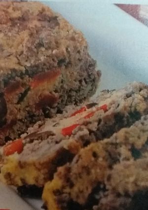 Una foto de Pan de carne con corazón de aceitunas