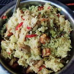 A picture of Veg biriyani in cooker.