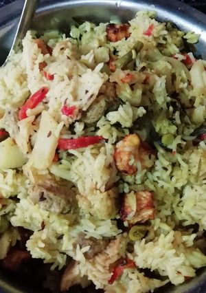 A picture of Veg biriyani in cooker.