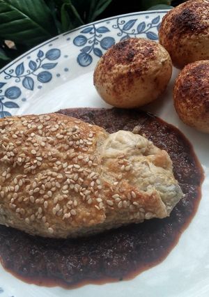 Una foto de Rollo de chile relleno hojaldrado