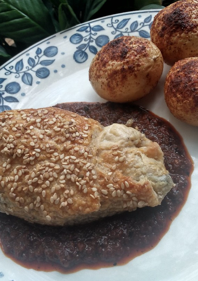 Una foto de Rollo de chile relleno hojaldrado