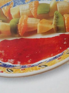 Una foto de Pincho de frutas