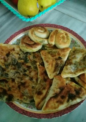 صورة لوصفة معجنات بالسبانخ واللحمه والزعتر الاخضر