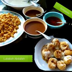 A picture of Gollgappay, meethi puri.