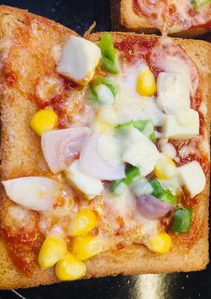 બ્રેડ પીઝા (Bread pizza Recipe in Gujarati) રેસીપી મુખ્ય ફોટો