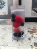 Mezcal con frutas del bosque y cardamomo