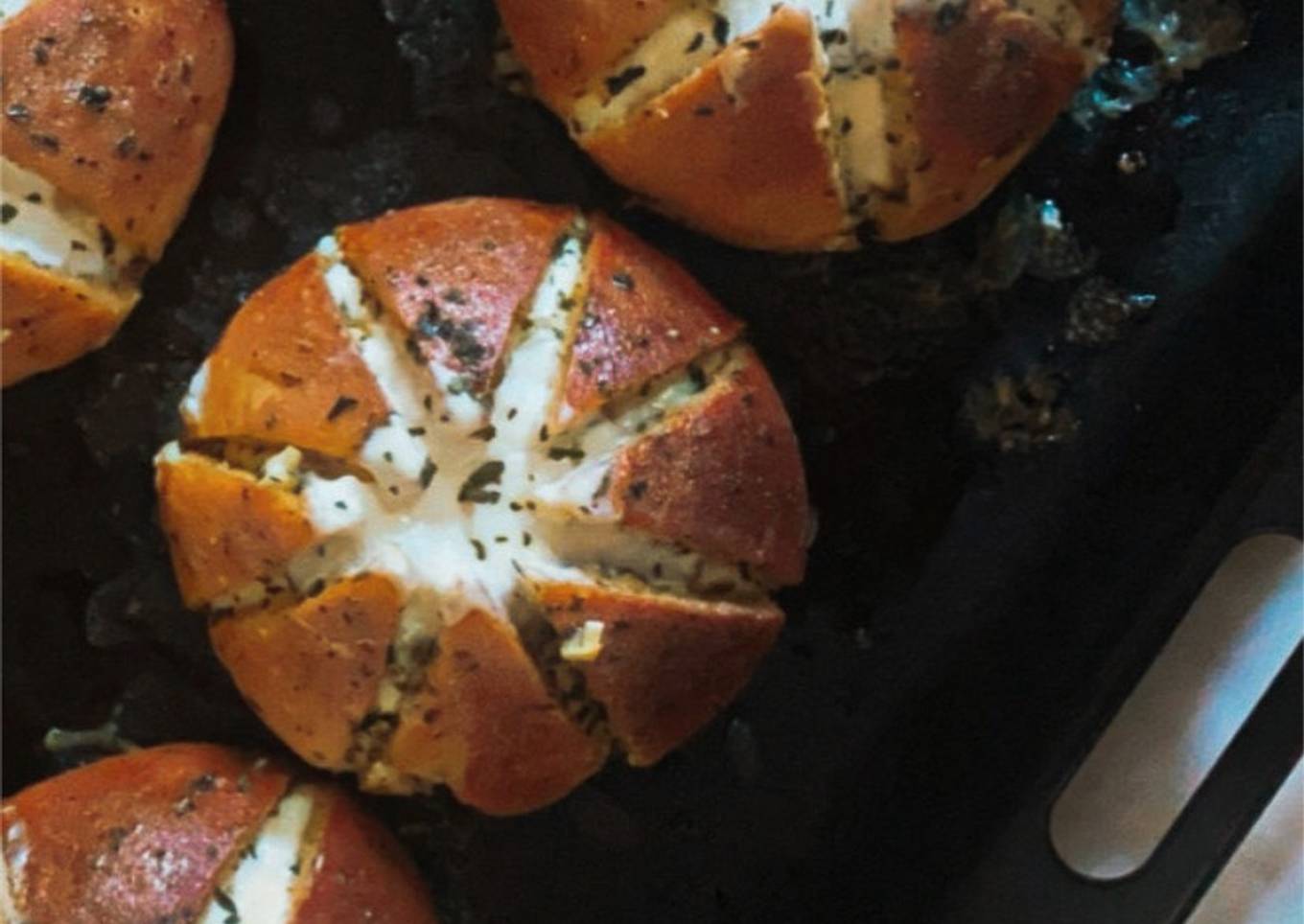 Korean creamcheese garlic bread