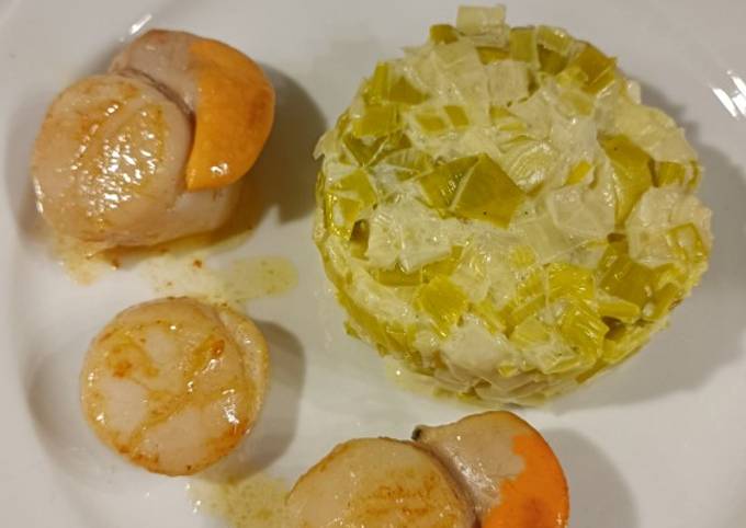 Noix de Saint-Jacques poêlées et fondue de poireaux de Patiss&Croq