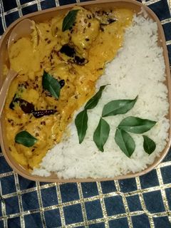 पकौड़े वाली कढ़ी चावल (Pakode wali kadhi chawal recipe in hindi) रेसिपी मुख्य फोटो
