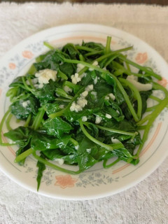 蒜末拌燙地瓜葉和落葵(又稱皇宮菜、潺菜、木耳菜) 的食譜成品照片