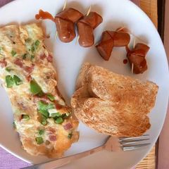A picture of My heavy breakfast.