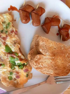 A picture of My heavy breakfast.