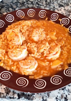 Una foto de Arroz meloso con gambones al ajillo
