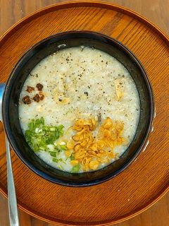 Hình của món Cháo hải sản (vẹm xanh và mực).