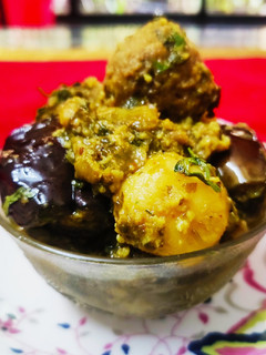उंधियो (Undhiyo recipe in marathi) रेसिपी चे मुख्य फोटो