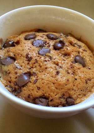 Una foto de Torta de crema de maní en taza
