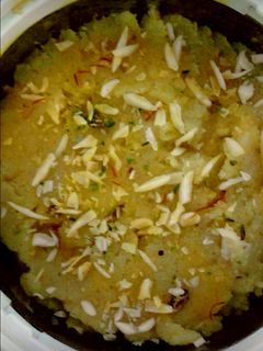 रवा केसरी (Rava kesari recipe in Hindi) रेसिपी मुख्य फोटो