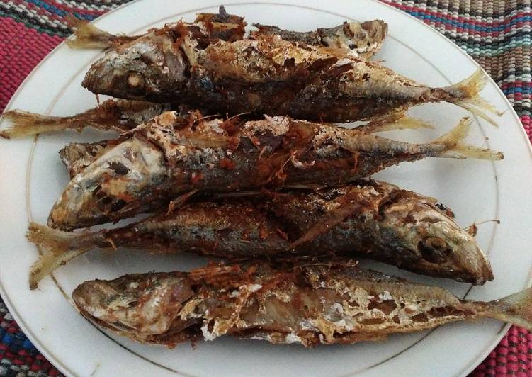 Resep Ikan  layang goreng  oleh Ihda Novany Cookpad