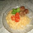 Pasta estilo mediterránea con albóndiguitas