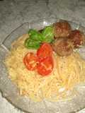 Pasta estilo mediterránea con albóndiguitas