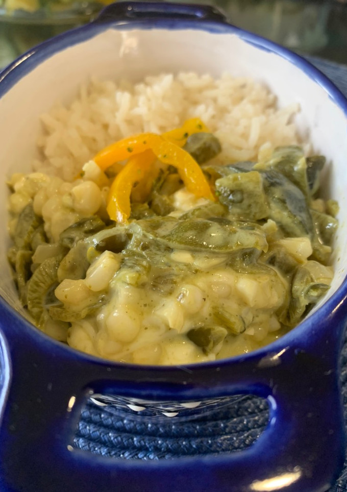 Una foto de Rajas poblanas con crema y panela