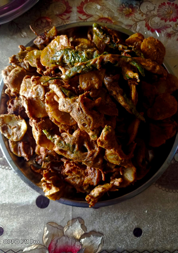 पालक की पकौड़ी (palak ki pakodi recipe in Hindi) रेसिपी मुख्य फोटो