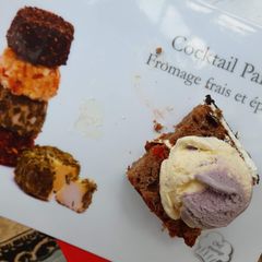 A picture of Fruit cake.