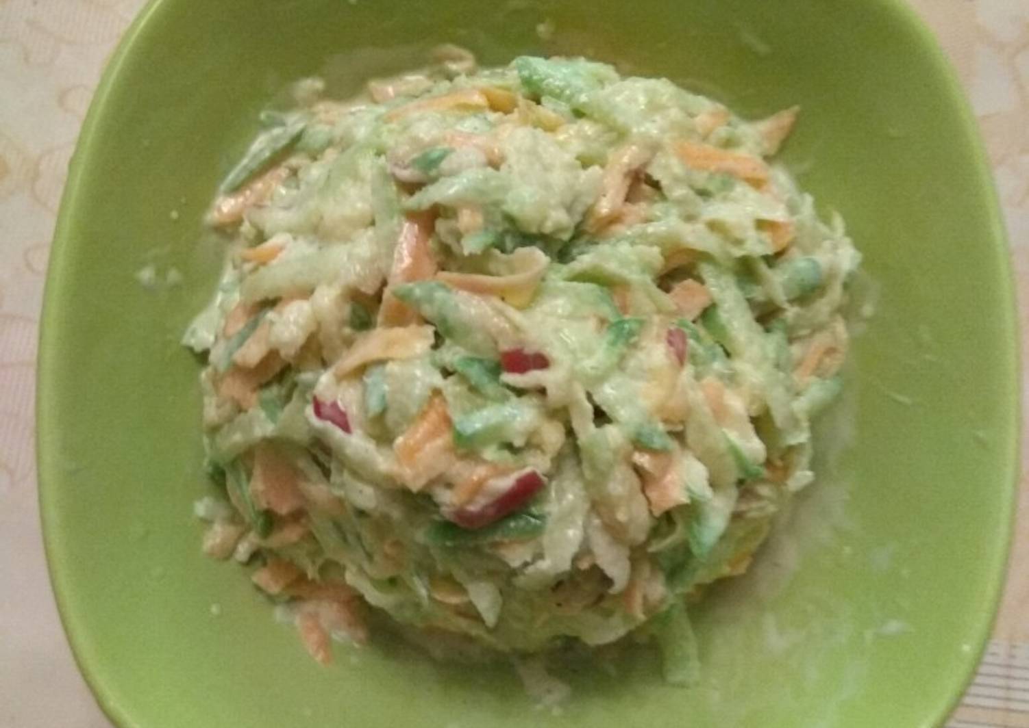 вкусный салат из зеленой редьки. вкусный салат с зелёной редькой. салат с зеленой редькой. салат из редьки и моркови. вкусный салат из зеленой редьки.