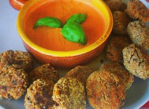 Foto di Polpette di Melanzane al forno con Salsa di Pomodorini arrosto al Basilico