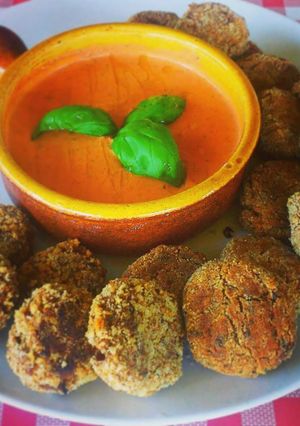Foto di Polpette di Melanzane al forno con Salsa di Pomodorini arrosto al Basilico