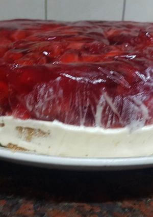 Una foto de Torta de vainillas y frutillas