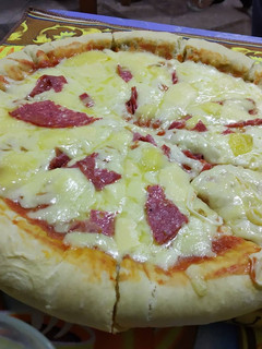 Una foto de Pizza de bordes rellenos
