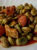 Habas con chorizo y panceta