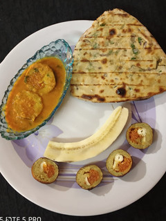 A picture of Stuffed tandoori chapati.