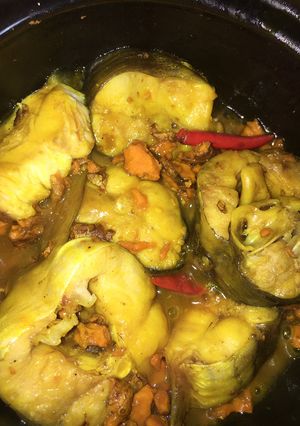 Hình của món Cá kho nghệ 🥢.
