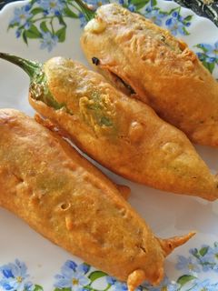 मिर्ची बड़ा (mirchi vada recipe in Hindi) रेसिपी मुख्य फोटो