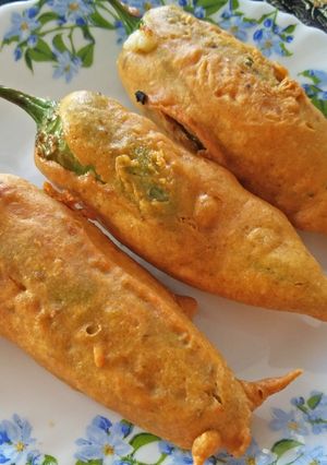 मिर्ची बड़ा (mirchi vada recipe in Hindi) रेसिपी मुख्य फोटो