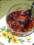 Postre tibio con ciruelas flambeadas