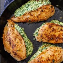 Cheesy Spinach Stuffed Chicken Breasts 🍗 A picture of Cheesy Spinach Stuffed Chicken Breasts 🍗.