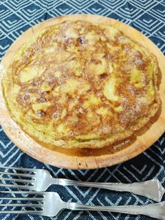 Una foto de Tortilla trufada de patata y cebolla