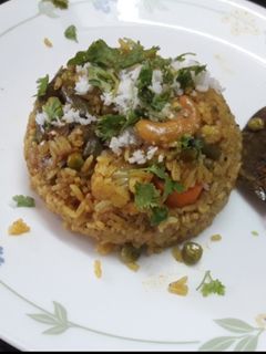मसाले भात (masale bhaat recipe in marathi) रेसिपी चे मुख्य फोटो