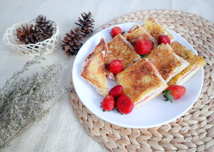 Roti panggang teplon isi strawberry