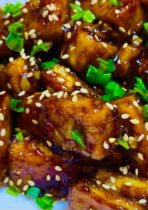 A picture of Thai Crispy Tofu/Paneer in Sweet and sour Sauce.