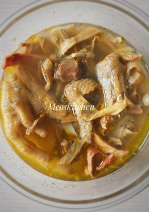 Hình của món Canh gà nấu măng khô.