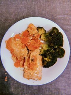 Una foto de Salmón con verduras (thermomix)