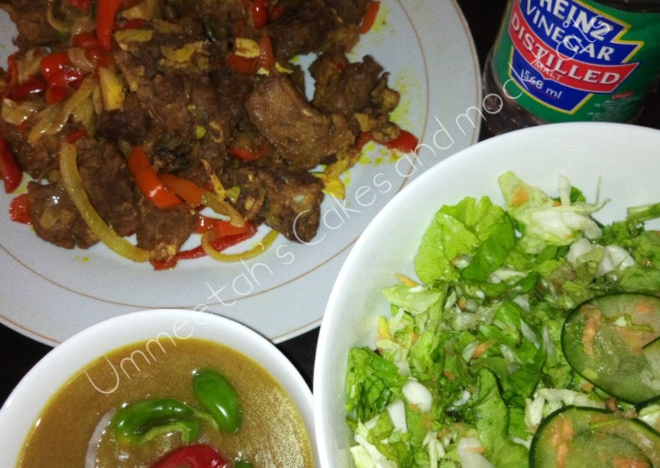 Stir fried beef, salad and shredded beef sauce