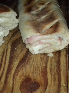 Una foto de Pan casero relleno