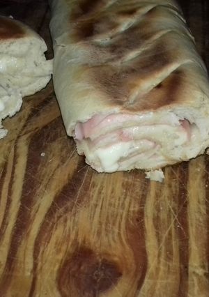 Una foto de Pan casero relleno