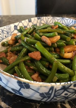 蒜薹. 猪五花肉 的食譜成品照片