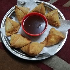 A picture of Punjabi samosa(Aloo/potato samosa).